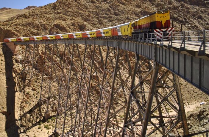 Tren a las Nubes: Un viaje por paisajes, sensaciones y el tiempo
