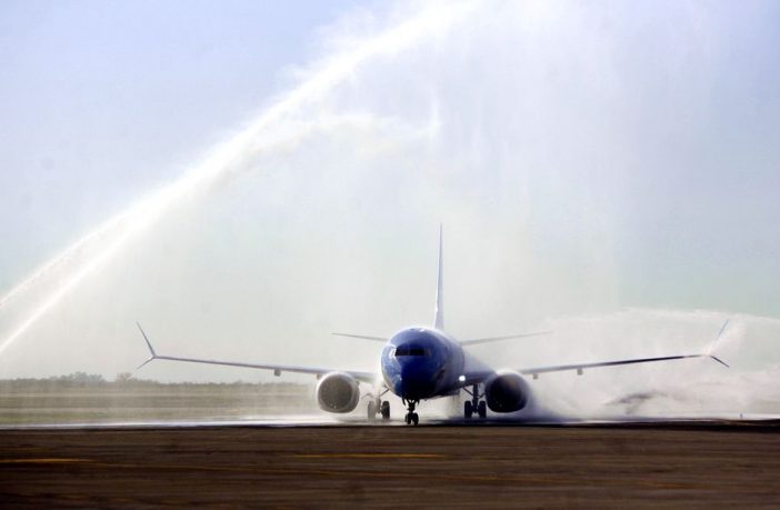 Aerolíneas Argentinas inauguró vuelo Buenos Aires-Mendoza y estrenó un Boeing 737-Max 8