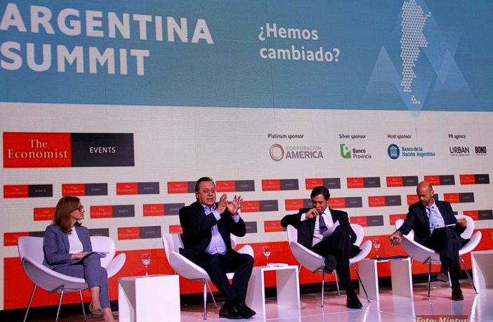 Santos en la Cumbre Argentina 2018 de The Economist: la conectividad aérea «es vital»