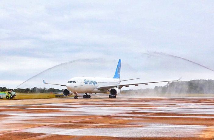 Inauguran la primera ruta aérea entre Puerto Iguazú y Europa