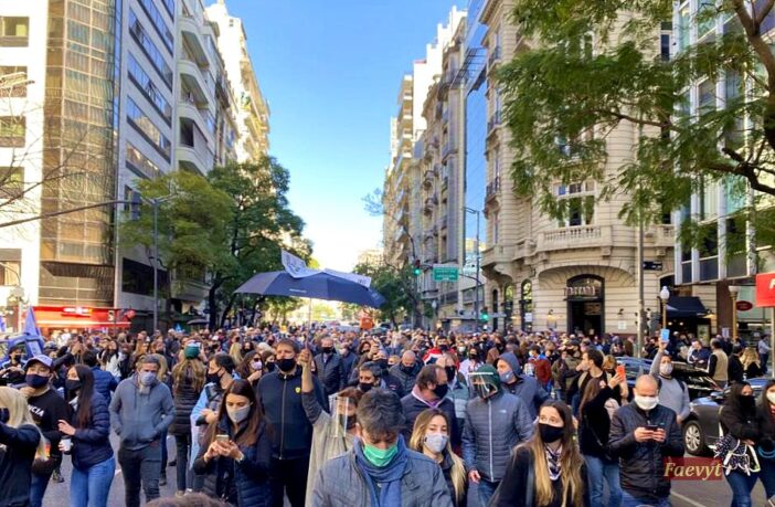Movilización nacional del sector turístico contra los nuevos impuestos a los pasajes internacionales